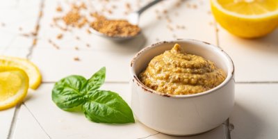 Mistička s částečně mletou dijonskou hořčicí