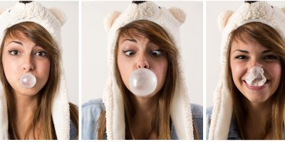 Žena dělá bublinu ze žvýkačky