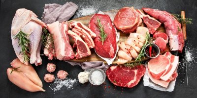 Různé druhy syrového masa