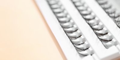 Trsy nalepovacích řas v obalu