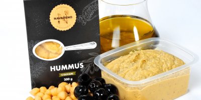 Hummus značky Navařeno, olej, olivy, cizrna