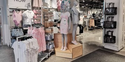 Detail na vystavené zboží v obchodě Primark