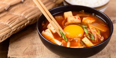 Asijská polévka s kimchi