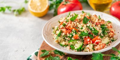Salát z bulguru a zeleniny