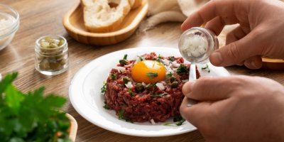 Tatarský biftek se žloutkem