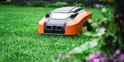 Robotická sekačka na trávu