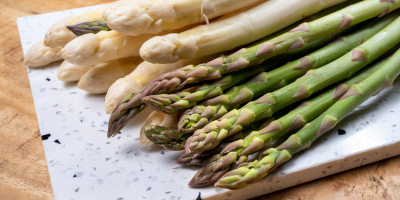 Stonky bílého a zeleného chřestu