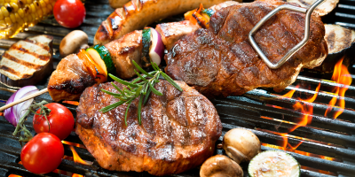 Maso, zelenina a houby na grilu