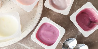 Různé ochucené jogurty