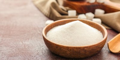 Dřevěná miska s cukrem