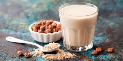 Domácí mouka a mléko z tygřích ořechů