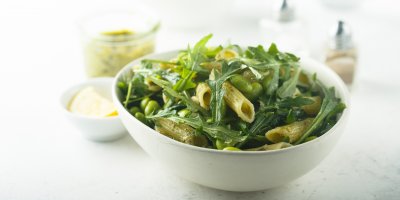 Těstoviny penne s pestem a rukolou