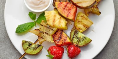 Grilované ovoce na špejli