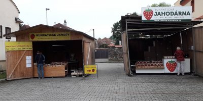 Prodejní stánek jahodárny Kunratice