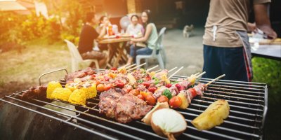 Šašlik se zeleninou na grilu