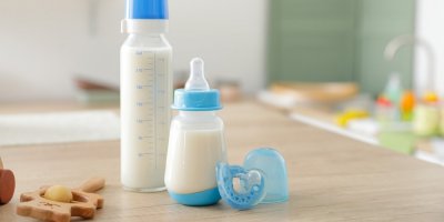 Lahvičky s dětským mlékem