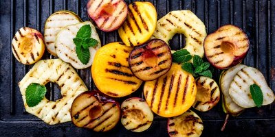 Grilované ovoce na grilu