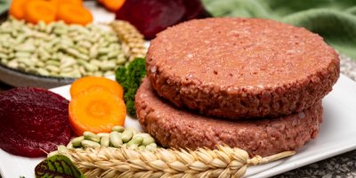 Bezmasý rostlinný burger ze sóji