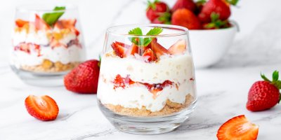 Sklenice tiramisu s jahodami