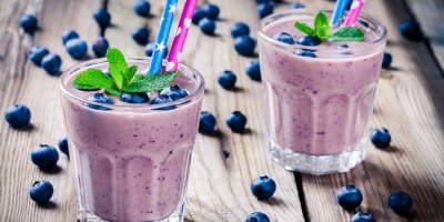 Dva borůvkové koktejly