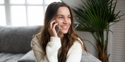 Telefonující žena