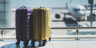 Opuštěné kufry na letišti