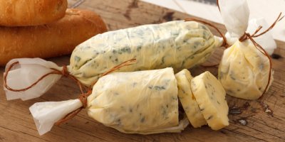 Postup, jak vyrobit bylinkové máslo 