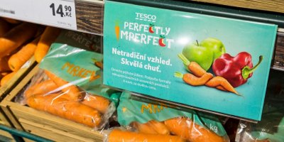 Cedulka v prodejně Tesco