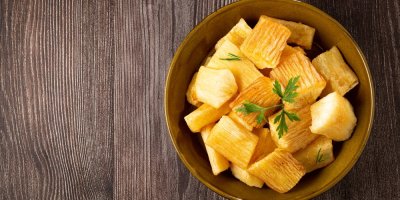 Upravený maniok připravený ke konzumaci