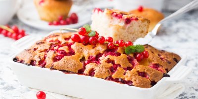 Rybízová bublanina na pekáči