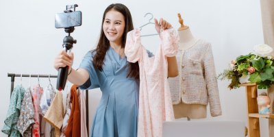 Influencerka a šaty