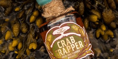 Lahev s krabí whisky