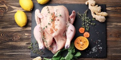 Syrová celá krůta připravená na naložení