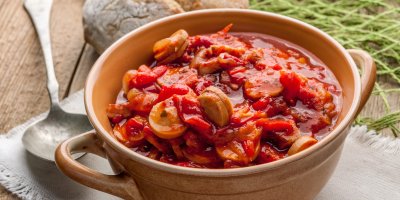 Kotlík maďarského leča s párkem