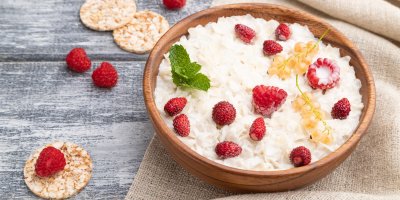 Kaše z rýžových vloček s lesním ovocem