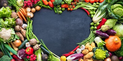 Zelenina poskládaná tak, aby vytvořila srdce