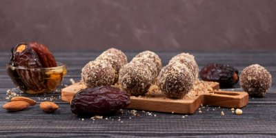 Domácí datlové kuličky a datle