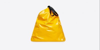 Trash Bag  kabelka od značky Balenciaga.
