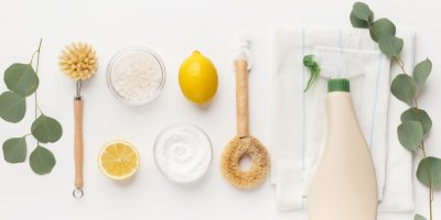 Jedlá soda, citrusy, kartáč a rozprašovač