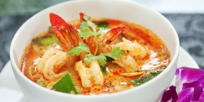 Miska omáčky s krevetami a koriandrem