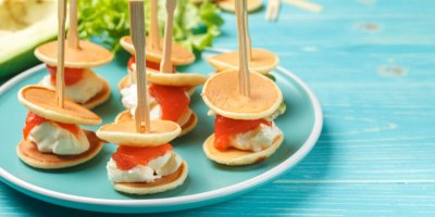 Mini palačinky s lososem jako jednohubky