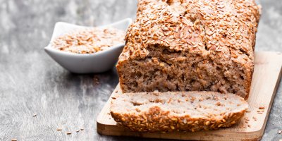 Chléb s lněnými semínky, semínka v mističce