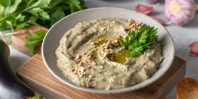 Pomazánka baba ganoush v misce