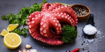 Příprava pokrmu z chobotnice