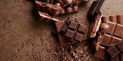 Kousky různých druhů čokolády