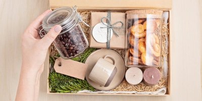 Dárková krabice s džemy a dalšími drobnostmi
