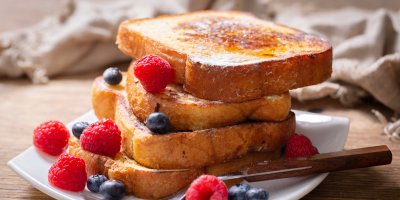 Francouzský toast s malinami a borůvkami