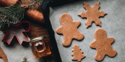 Neupečené perníčky na plechu