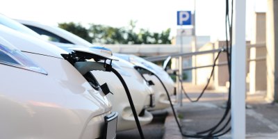 Elektrovozy u nabíjecích stanic