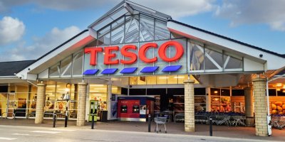 Průčelí obchodního domu Tesco